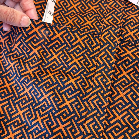 C Wonder Tunic Top XS. NWOT  2 front  pockets, a  front covered buttons placard - Picture 4 of 10